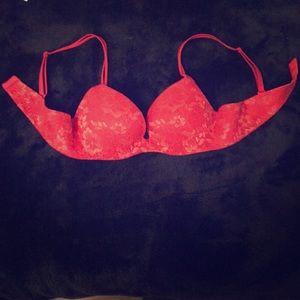 32 B red bra